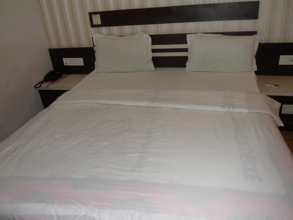 Hotel Avion Inn Ahmedabad Cameră foto